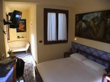 Petit Hotel Милаццо 3*,